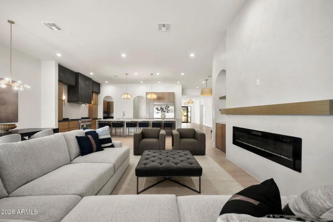 Real Estate Picture 11