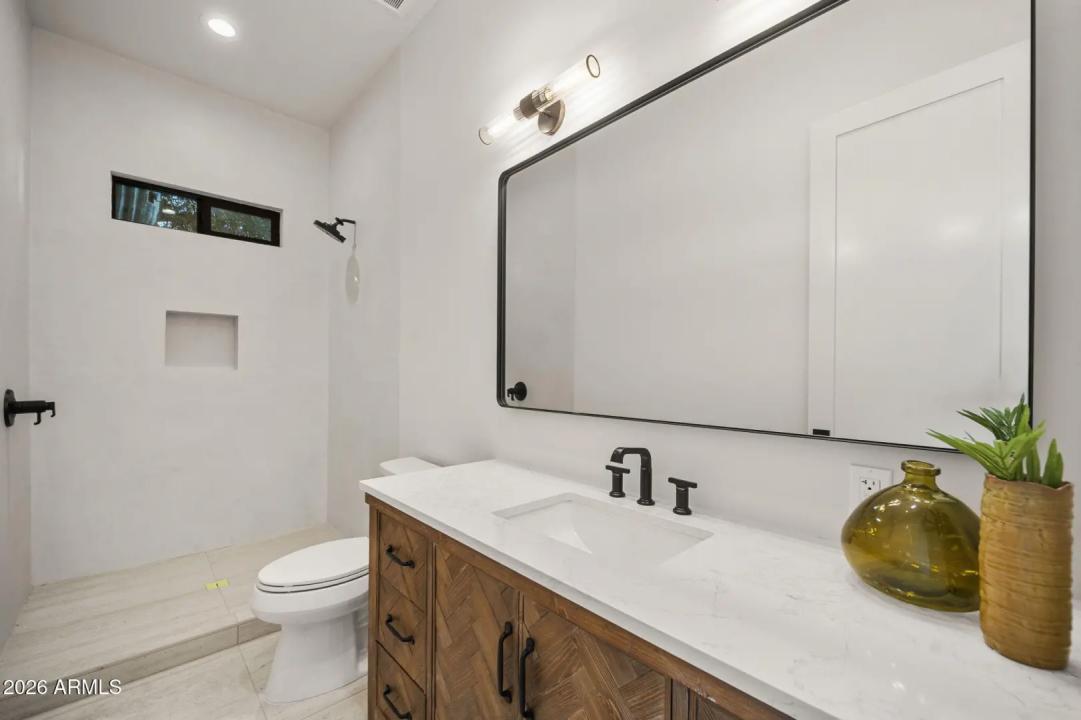 Real Estate Picture 23