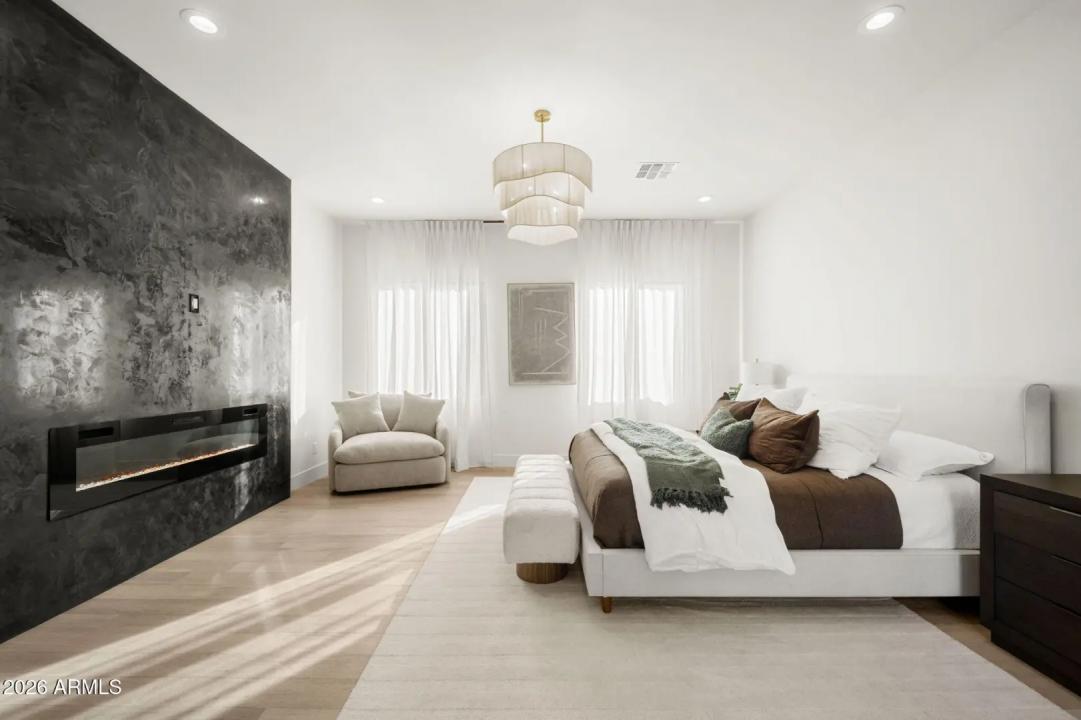 Real Estate Picture 15