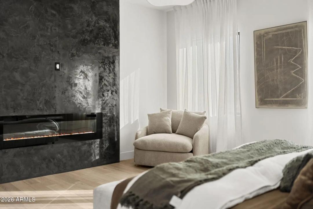 Real Estate Picture 16