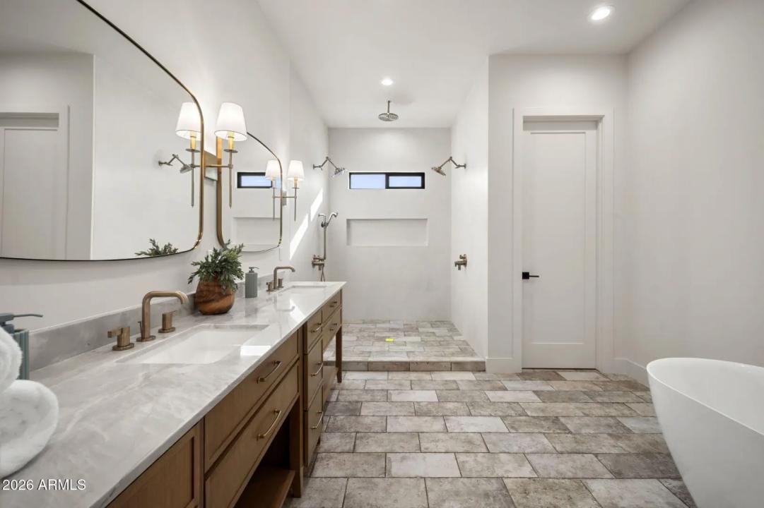 Real Estate Picture 18