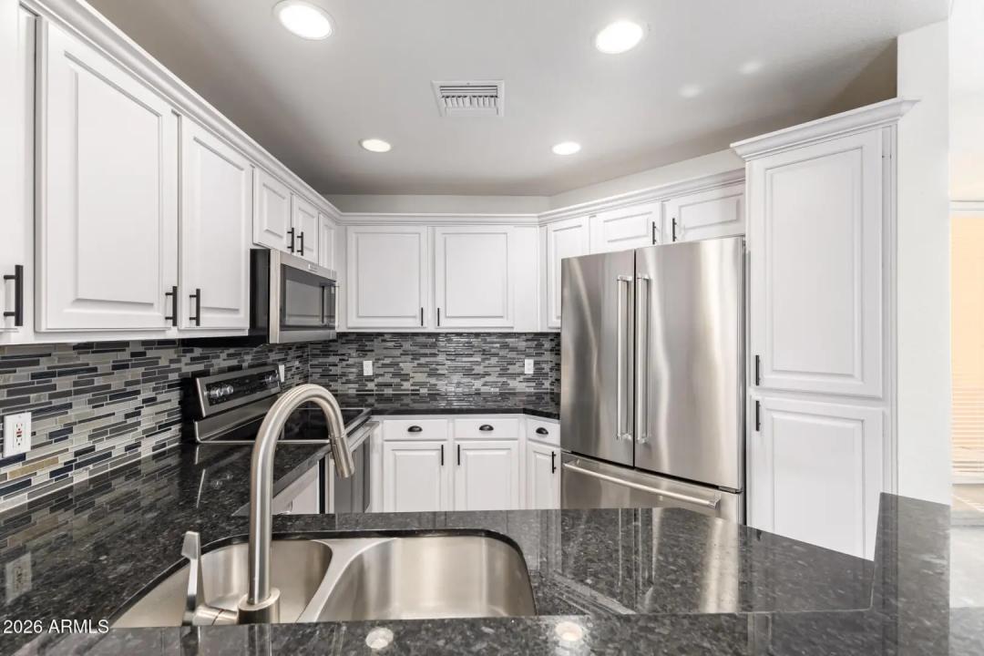 Real Estate Picture 7