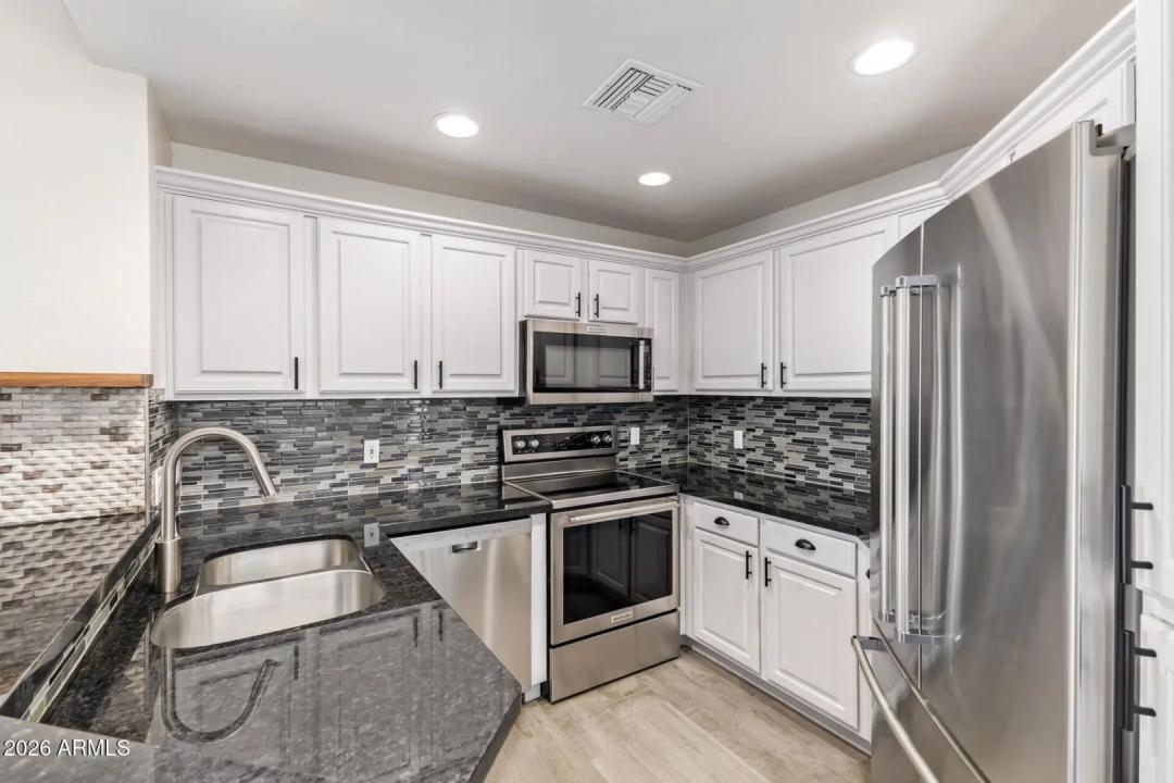 Real Estate Picture 8