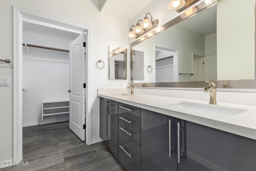 Real Estate Picture 17