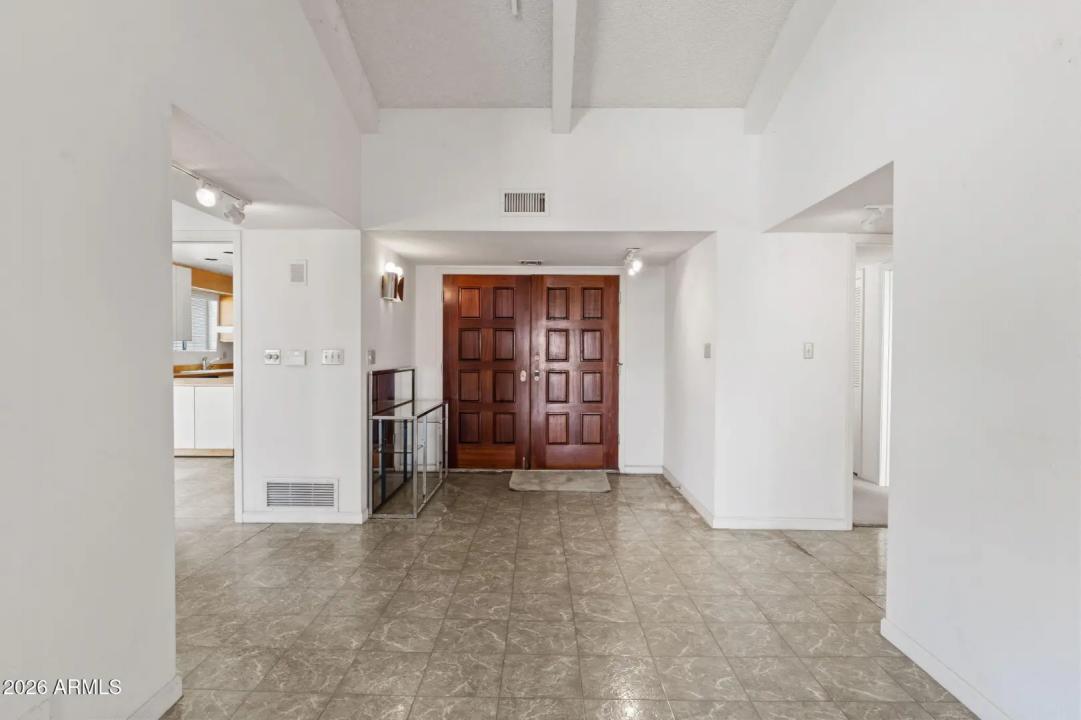 Real Estate Picture 4