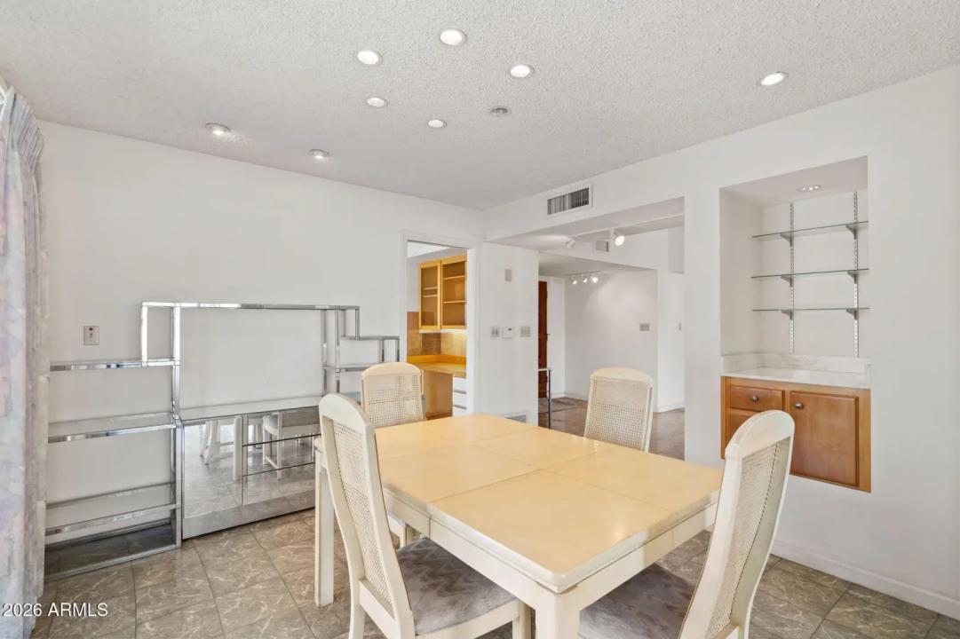 Real Estate Picture 8