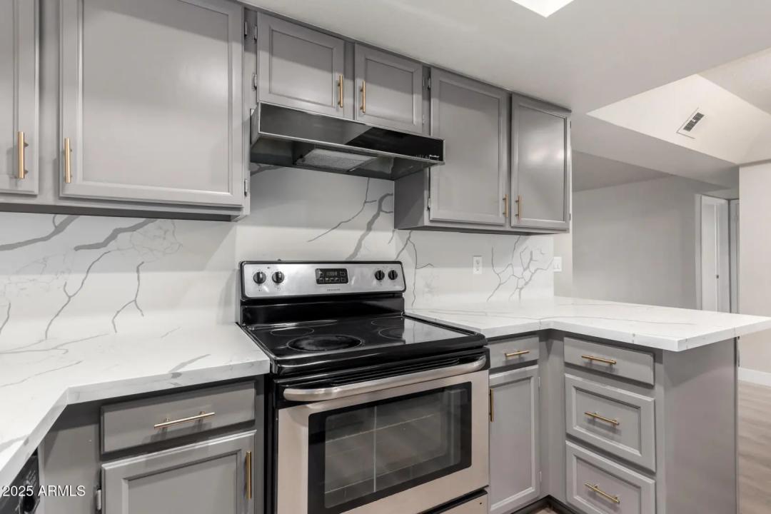 Real Estate Picture 5