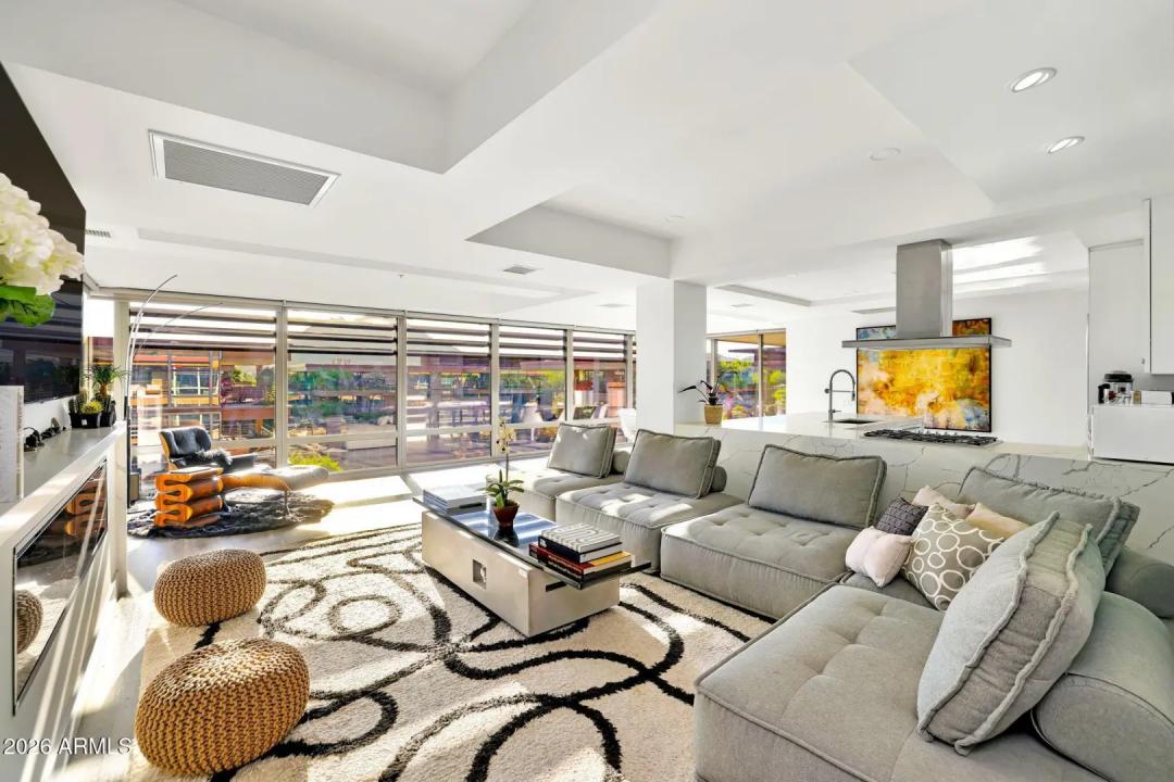 Real Estate Picture 3