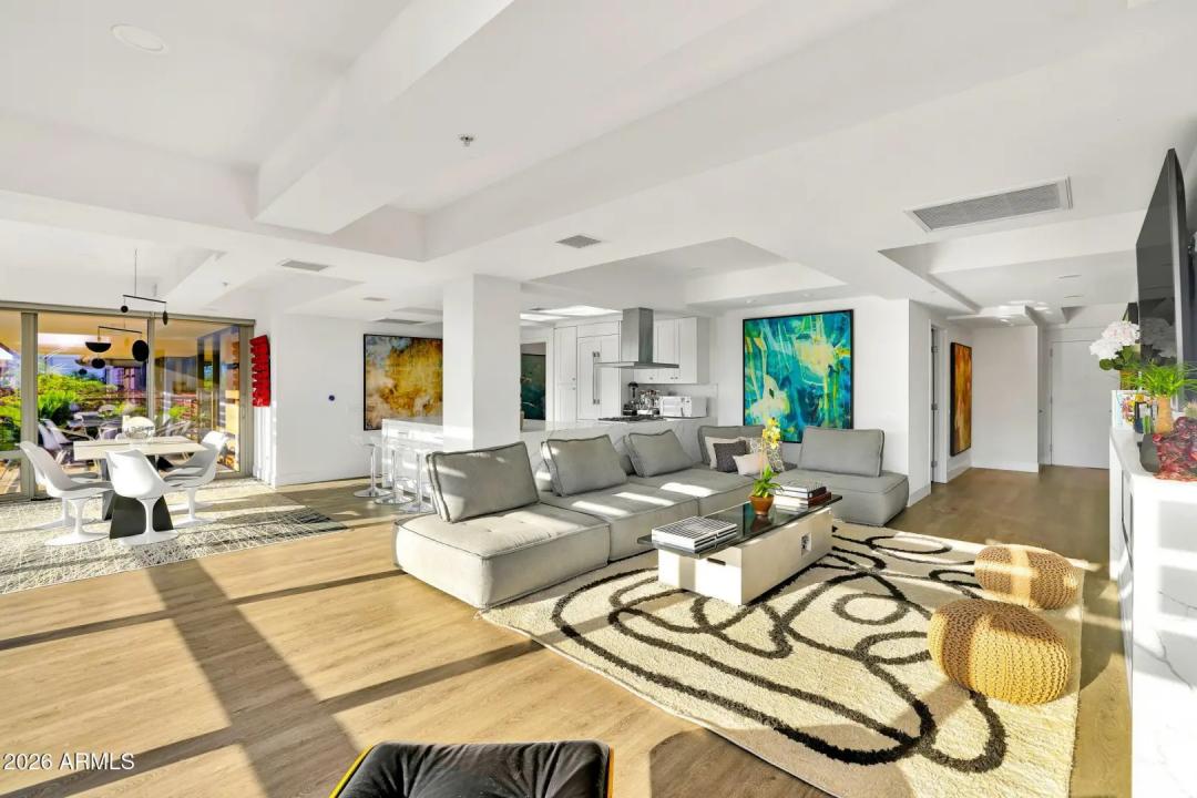 Real Estate Picture 4