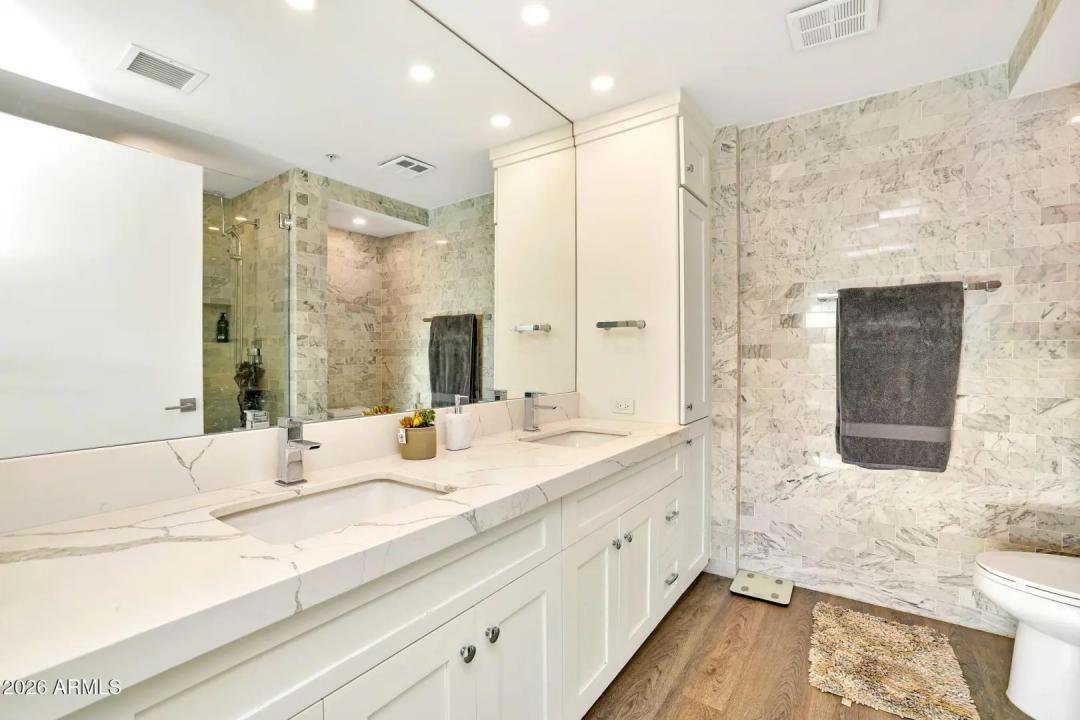 Real Estate Picture 23