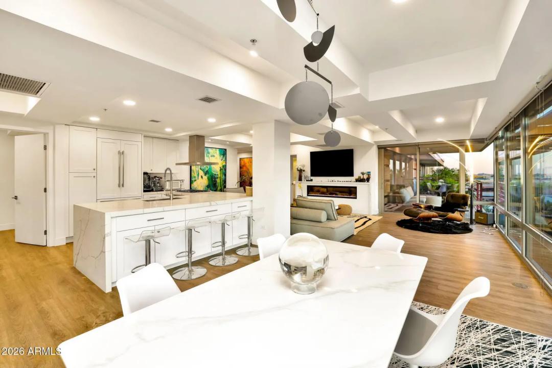 Real Estate Picture 7