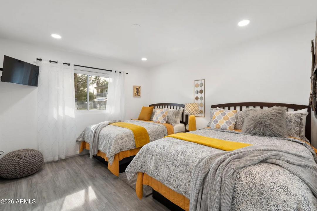 Real Estate Picture 7