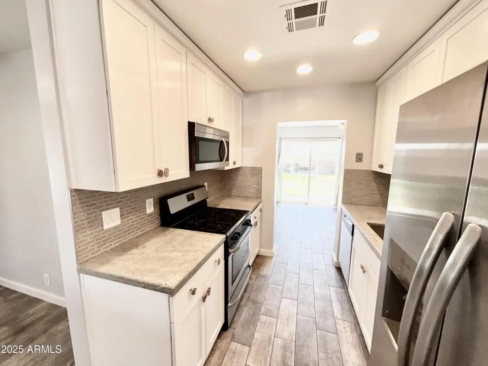 Real Estate Picture 5