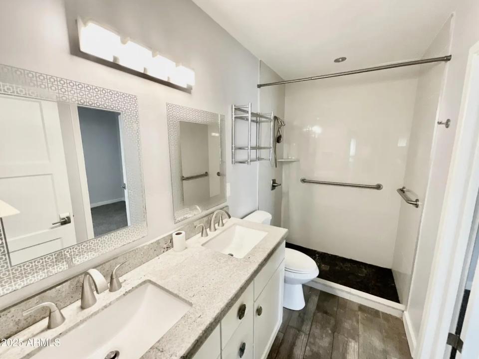 Real Estate Picture 14