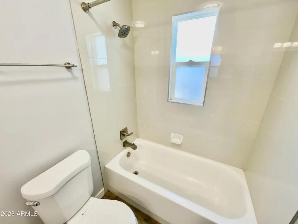 Real Estate Picture 16