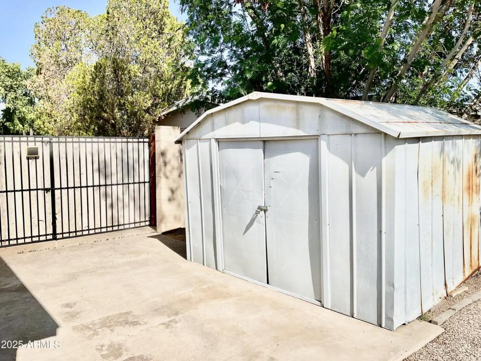 Real Estate Picture 21