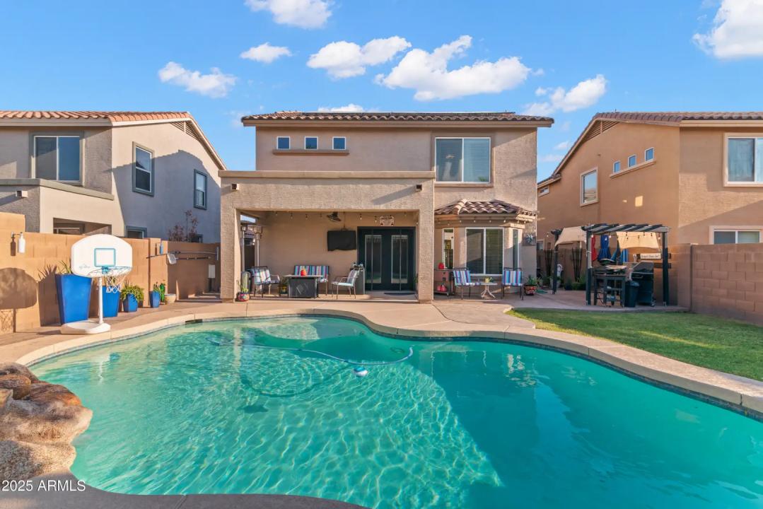 Real Estate Picture 7