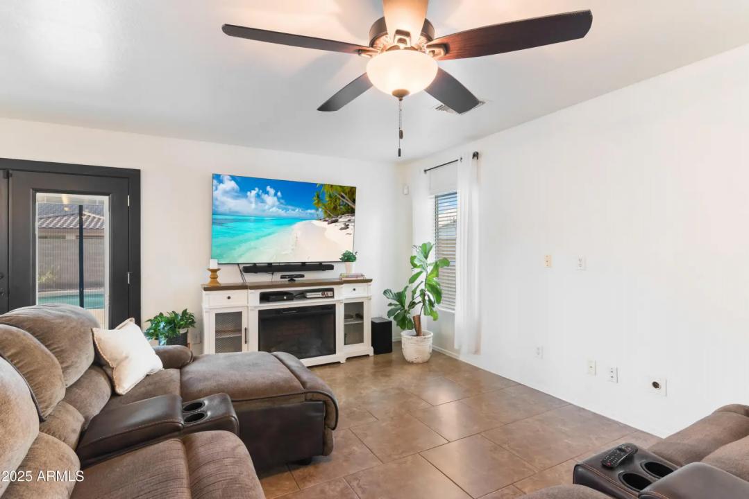 Real Estate Picture 9