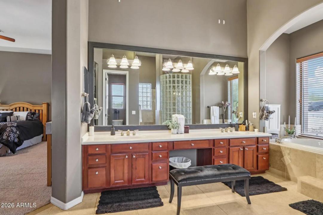 Real Estate Picture 25