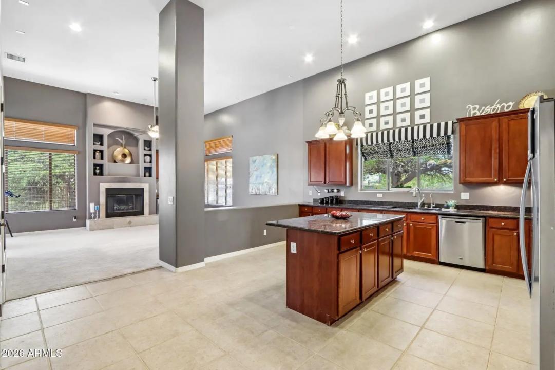 Real Estate Picture 11