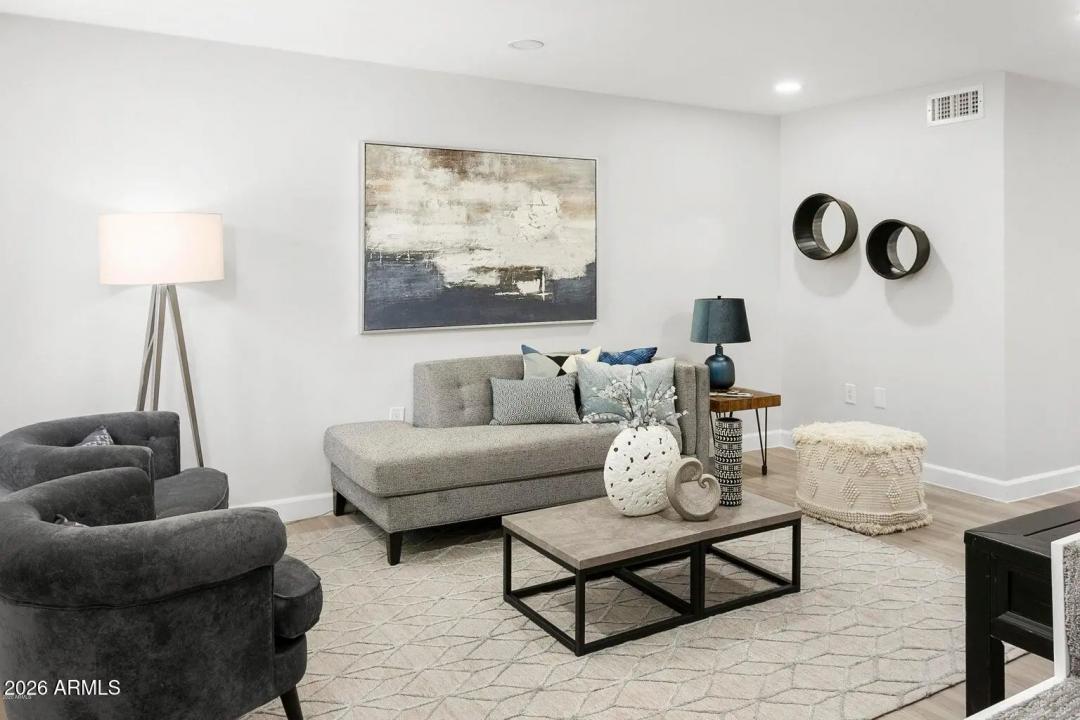 Real Estate Picture 3