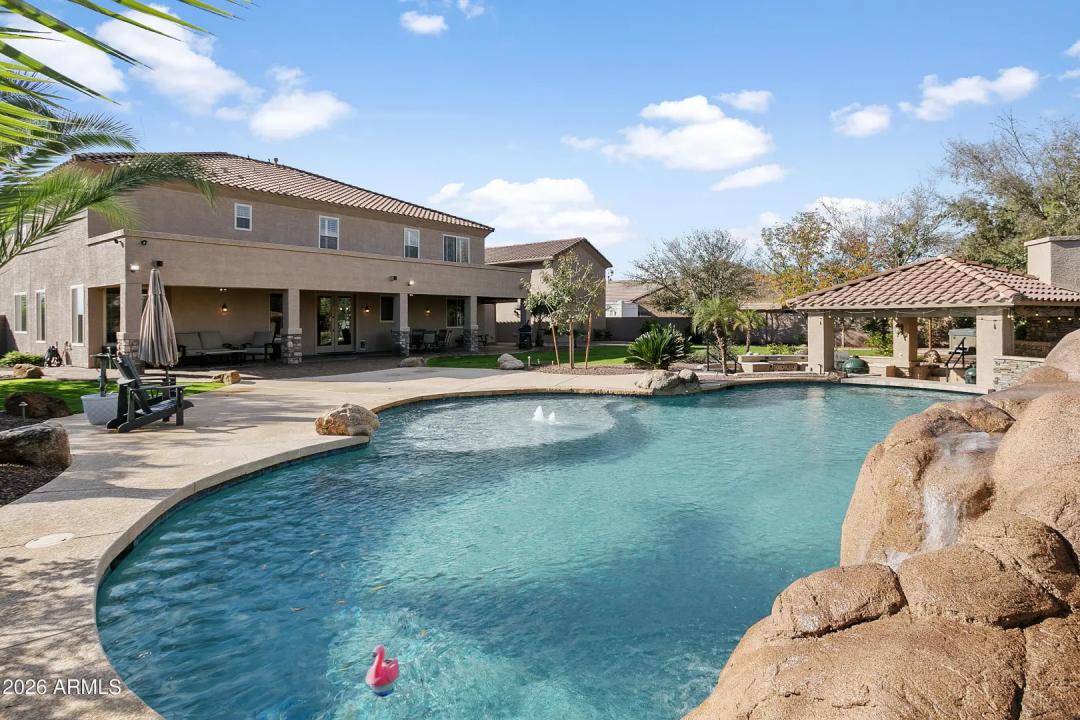 Real Estate Picture 50