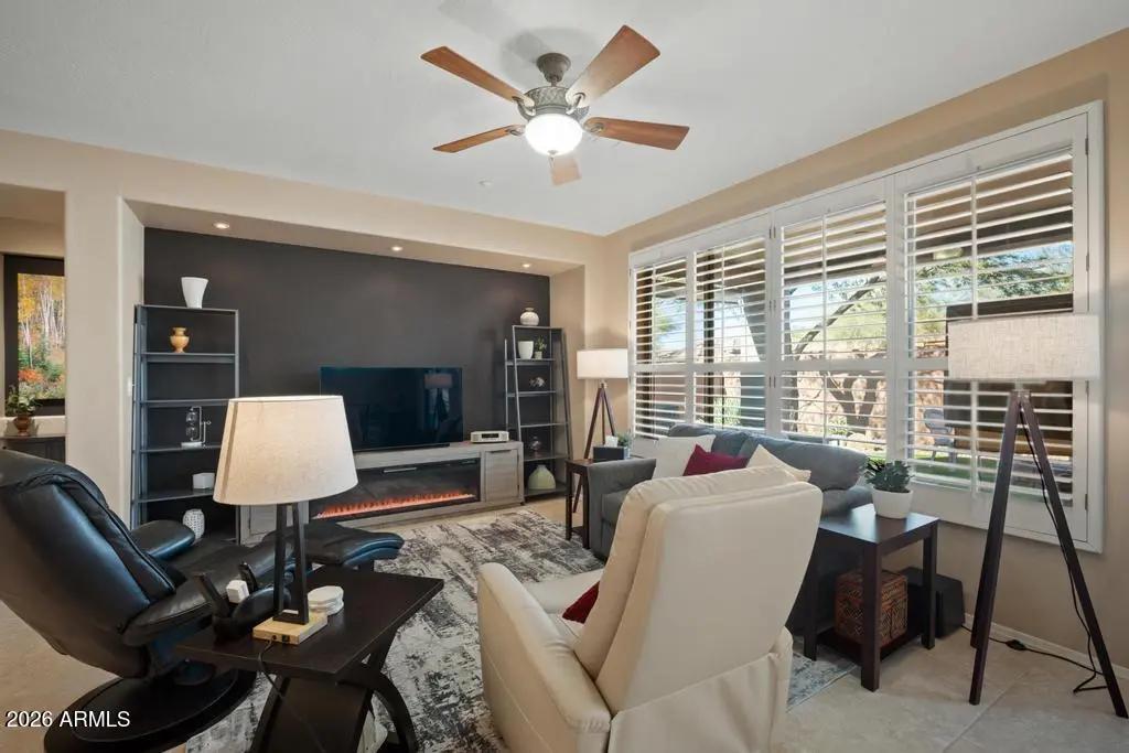 Real Estate Picture 11