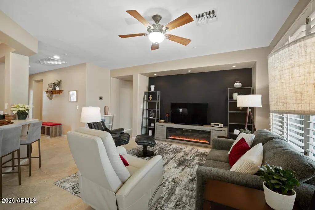 Real Estate Picture 12