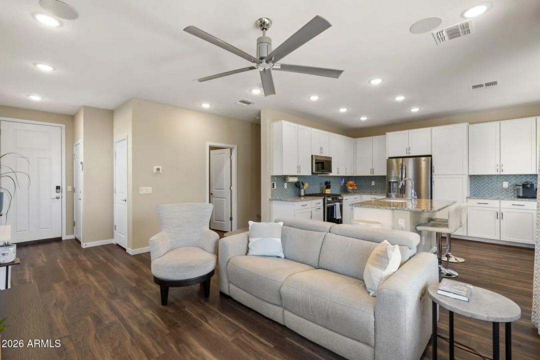 Real Estate Picture 3