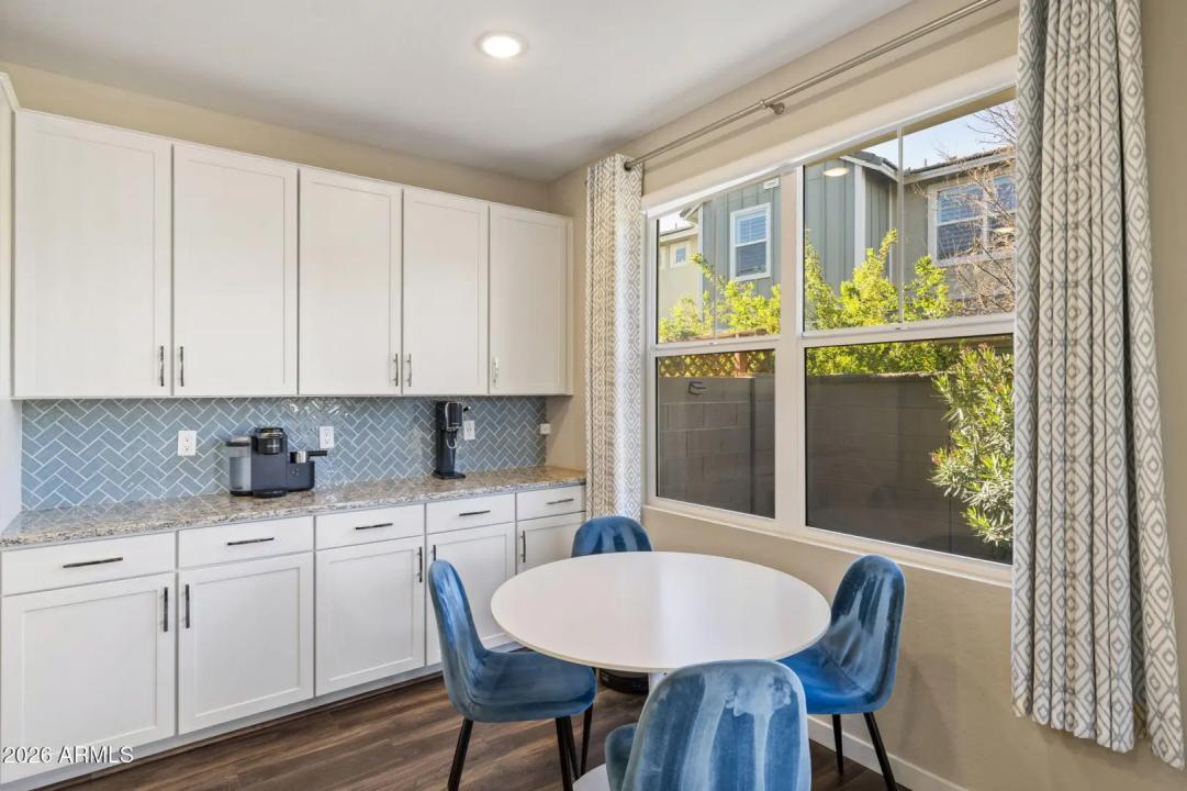 Real Estate Picture 9