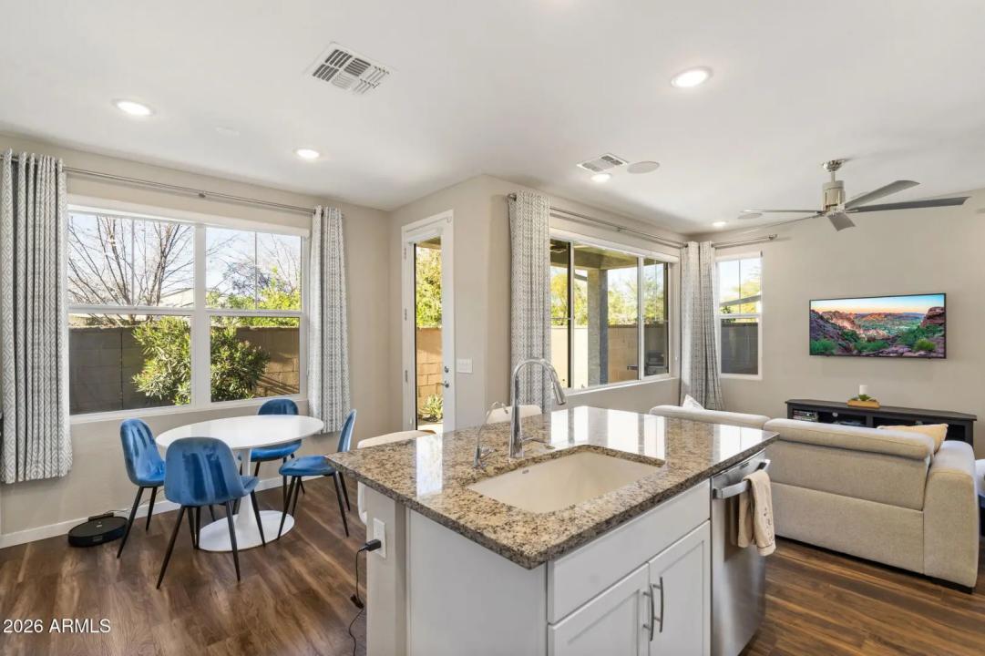 Real Estate Picture 7