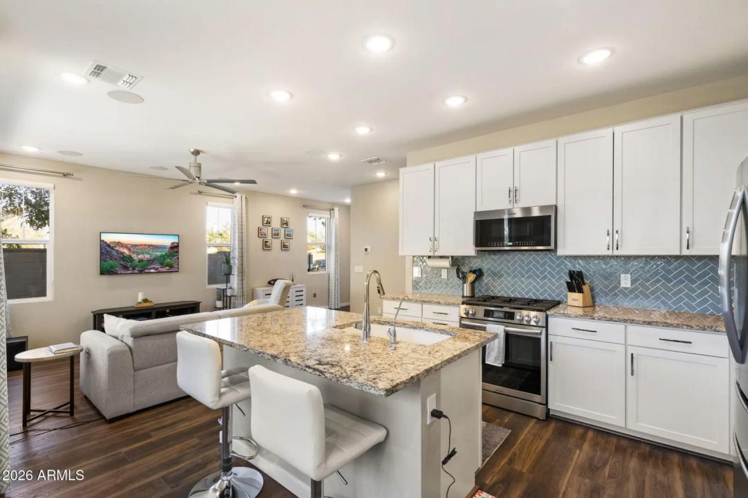 Real Estate Picture 6