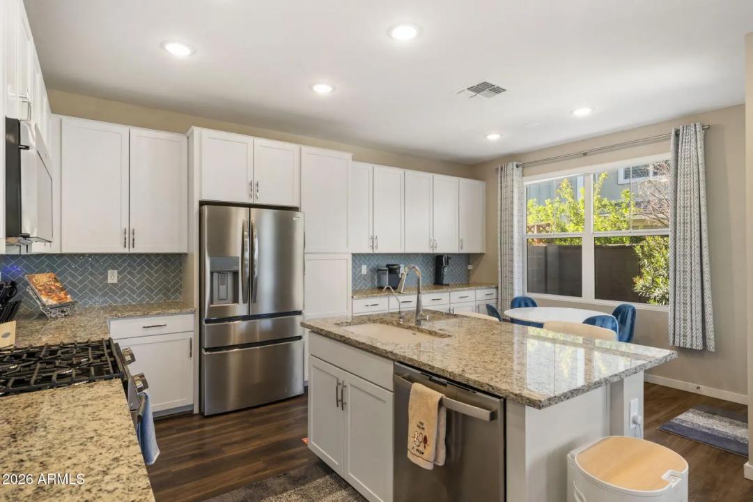 Real Estate Picture 10