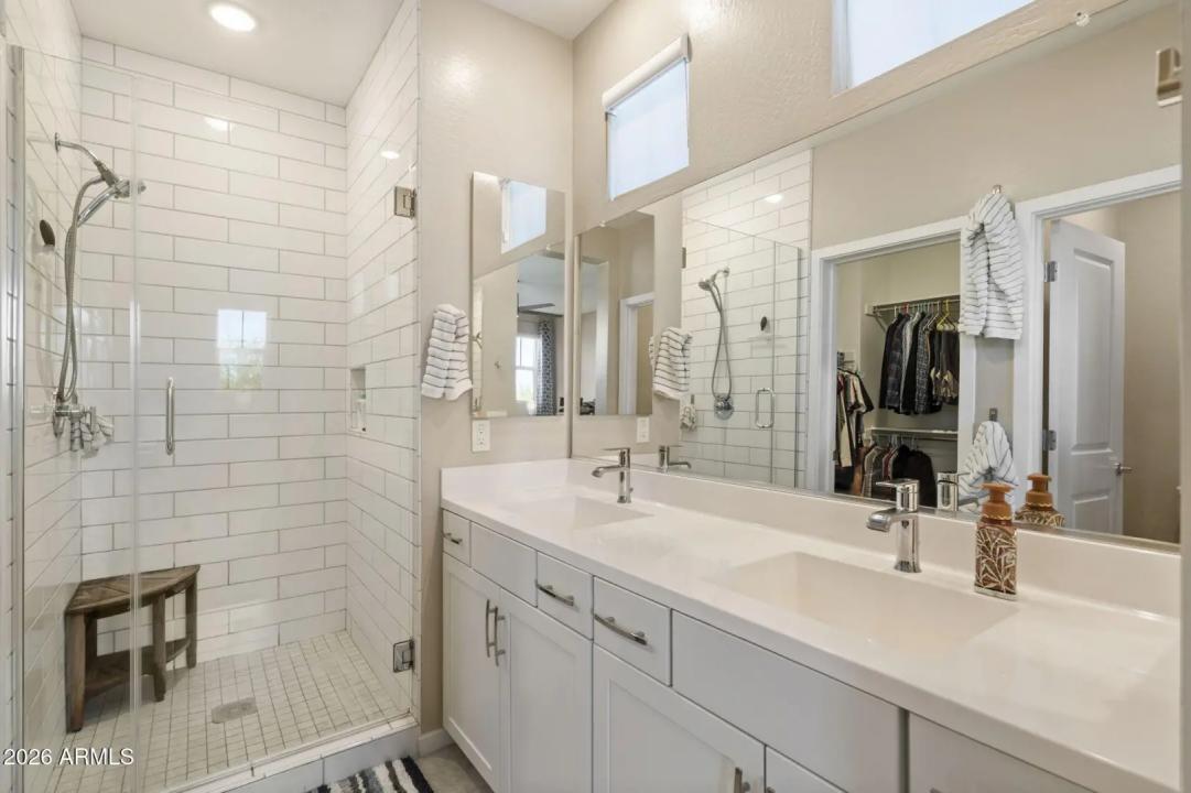 Real Estate Picture 17