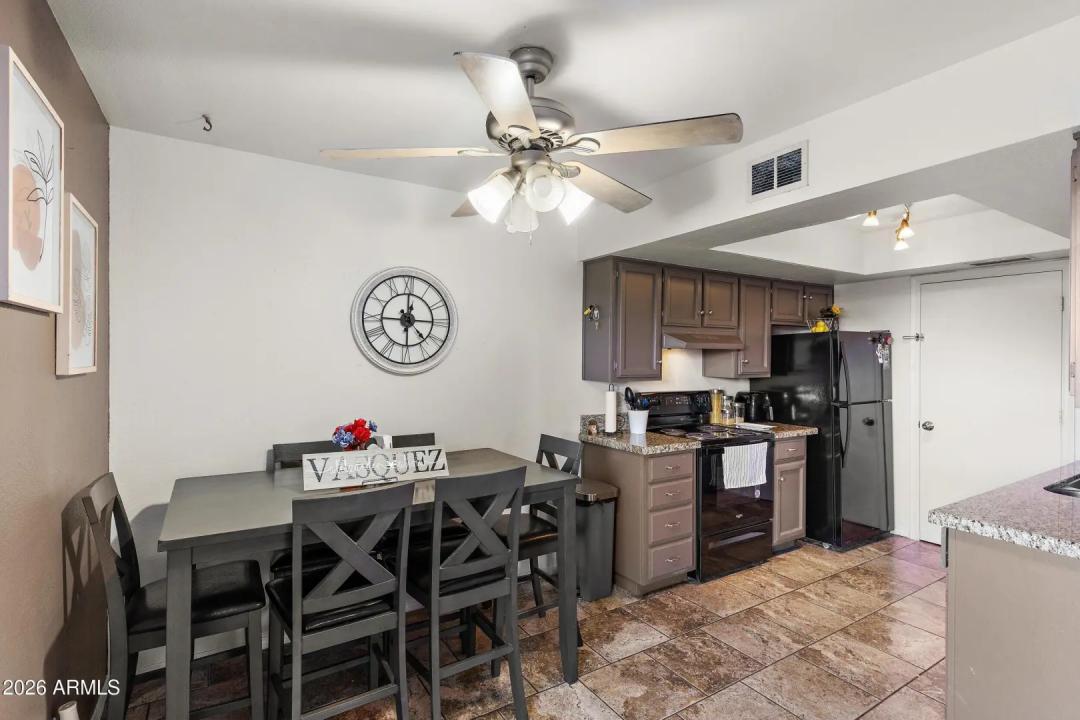 Real Estate Picture 12