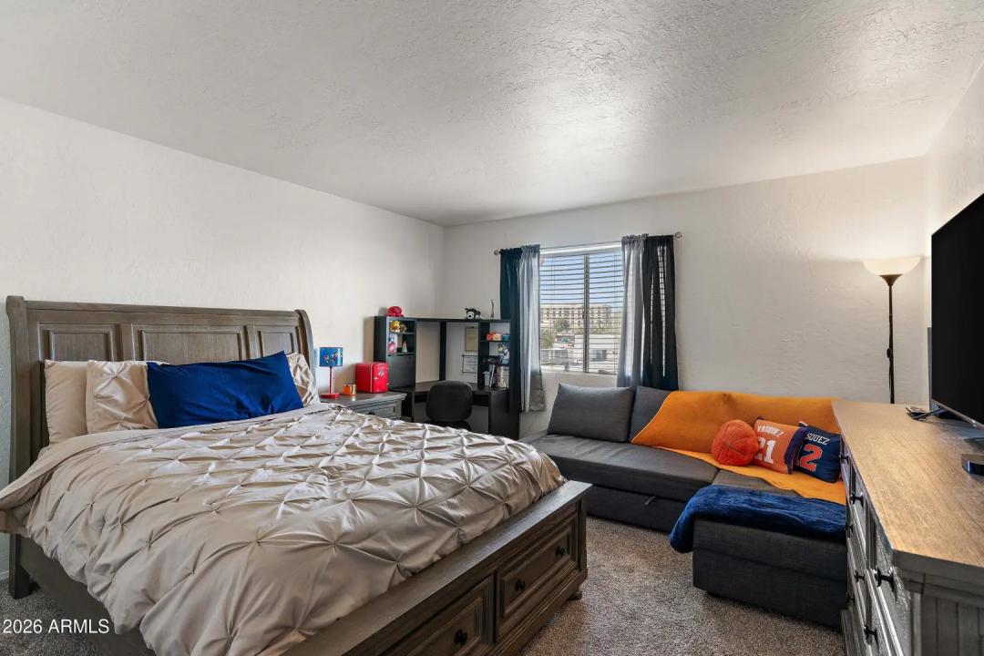 Real Estate Picture 20