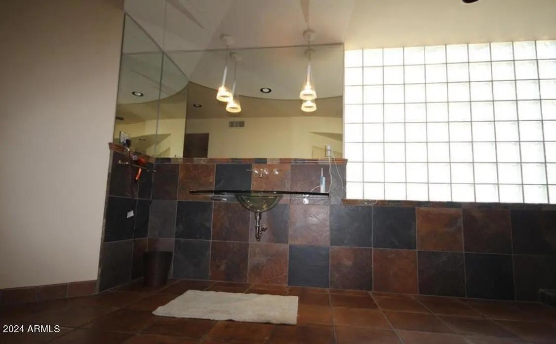 Real Estate Picture 12