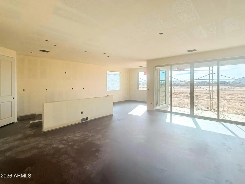 Real Estate Picture 3