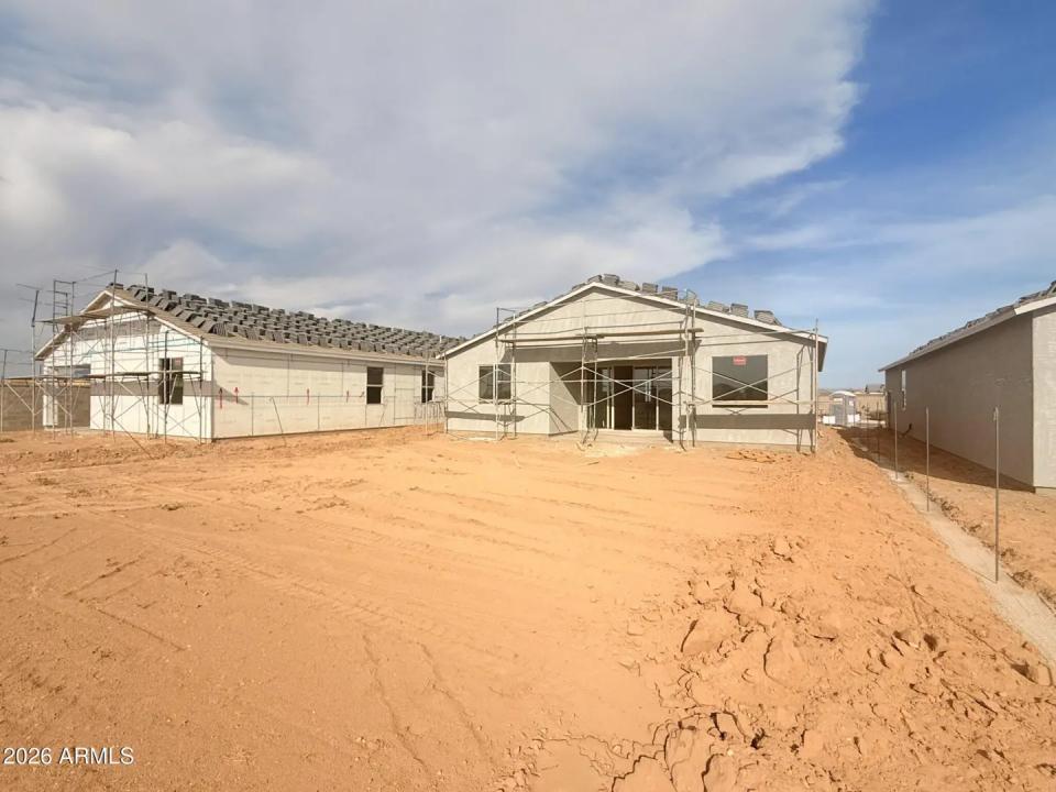 Real Estate Picture 4