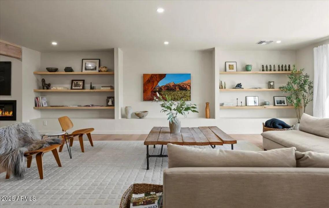 Real Estate Picture 7