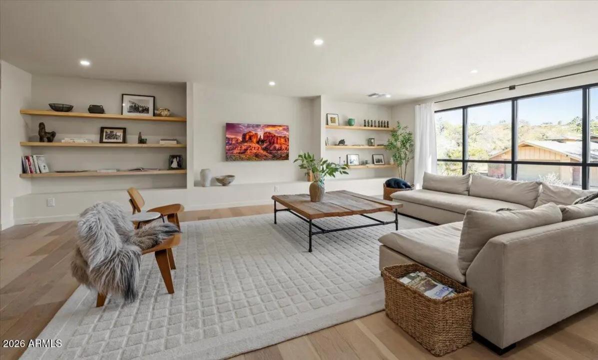 Real Estate Picture 8