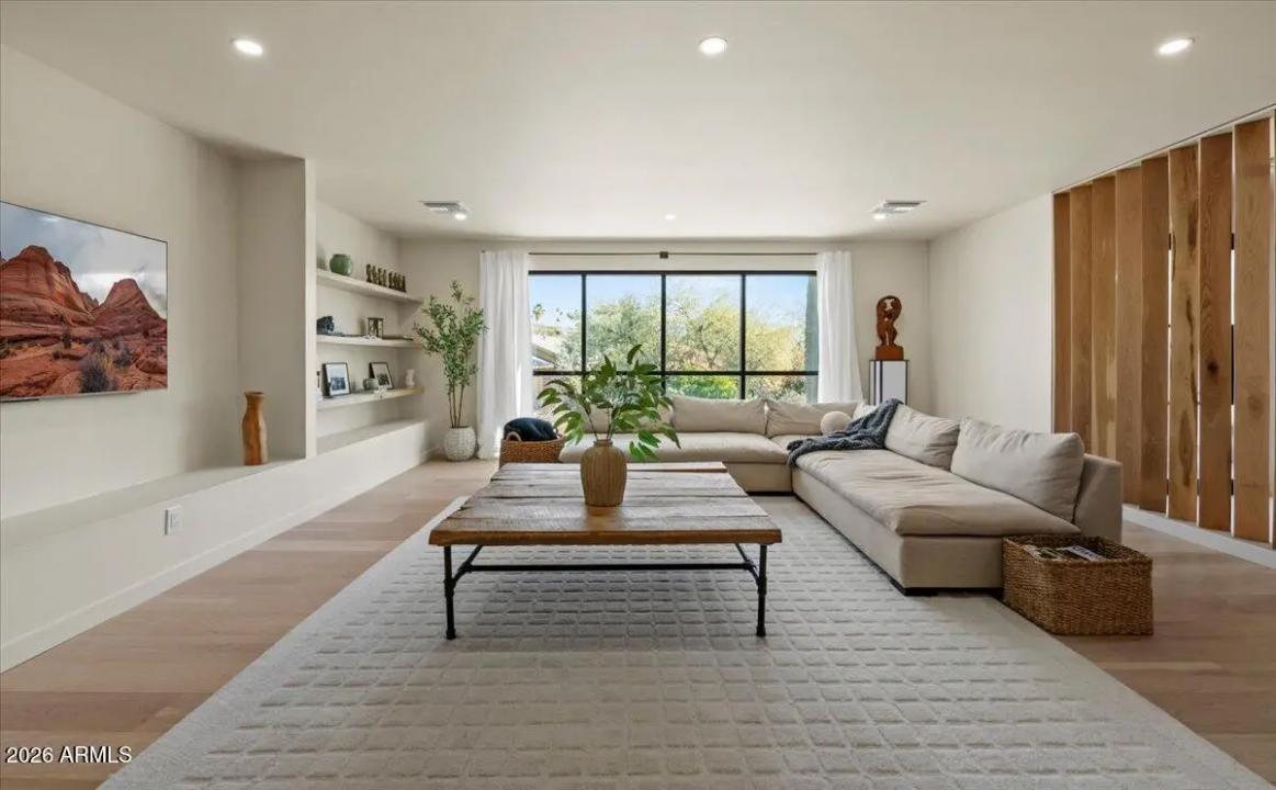 Real Estate Picture 9