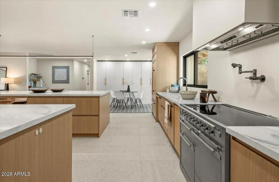 Real Estate Picture 18