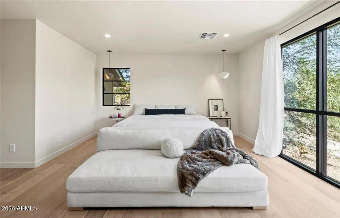 Real Estate Picture 24