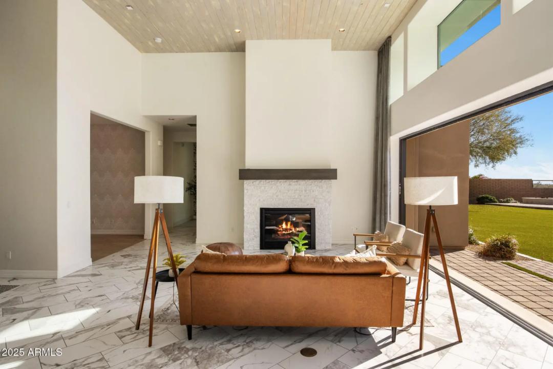 Real Estate Picture 11