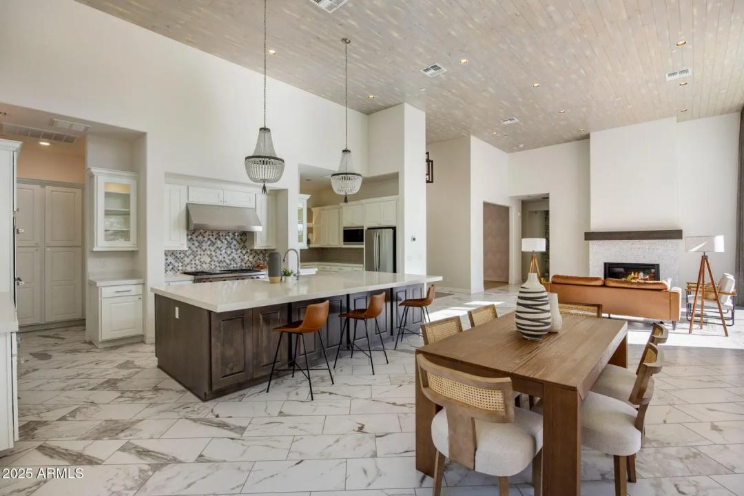 Real Estate Picture 14