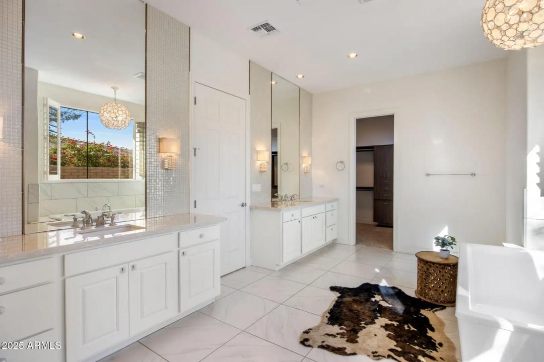 Real Estate Picture 24