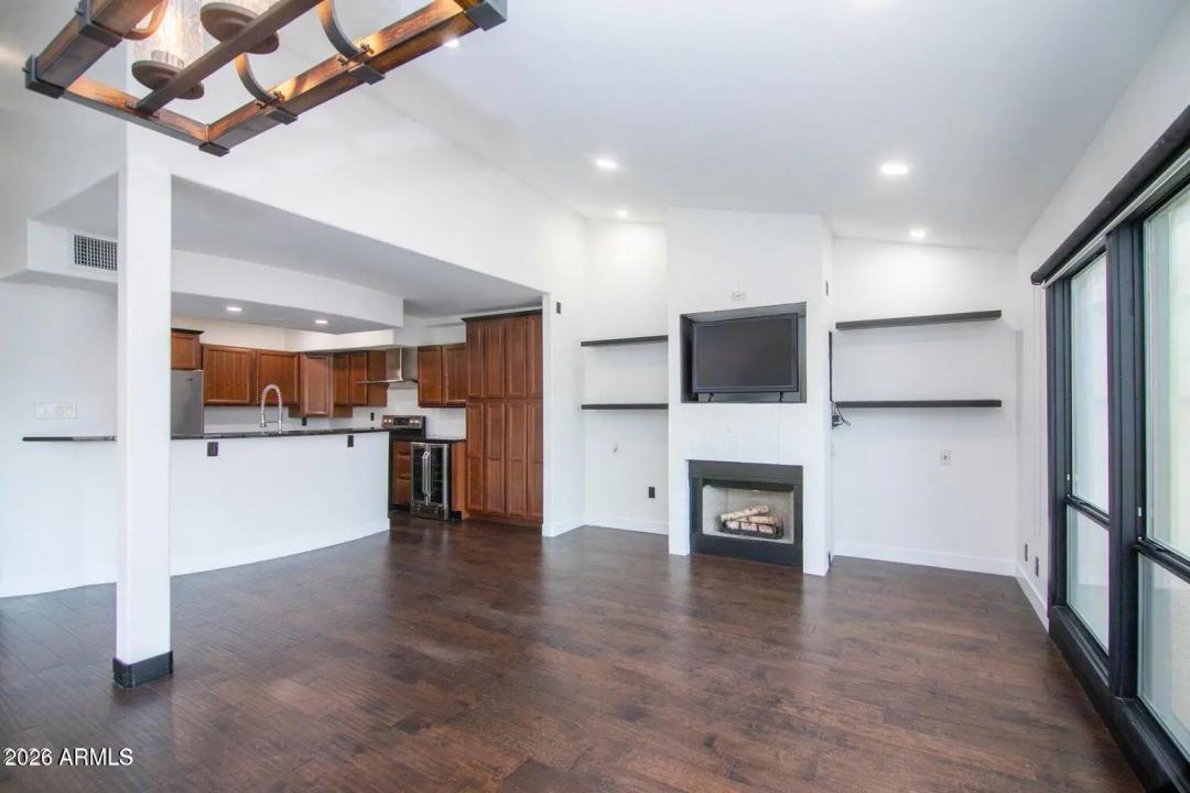 Real Estate Picture 9