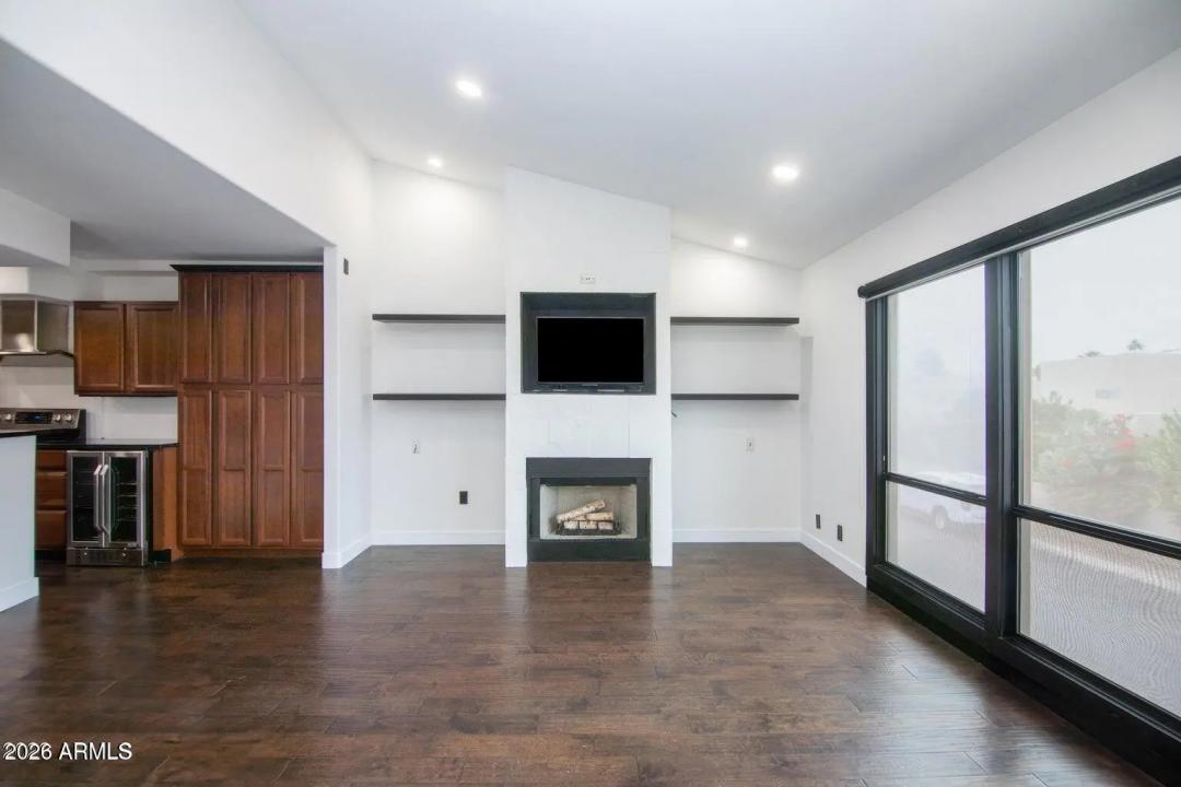 Real Estate Picture 8