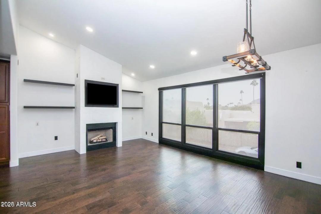 Real Estate Picture 7